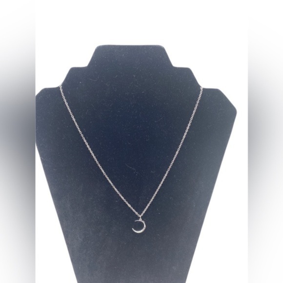 Minimalist Crescent Moon Chain Women's Necklace Sliver Tone - Picture 1 of 6
